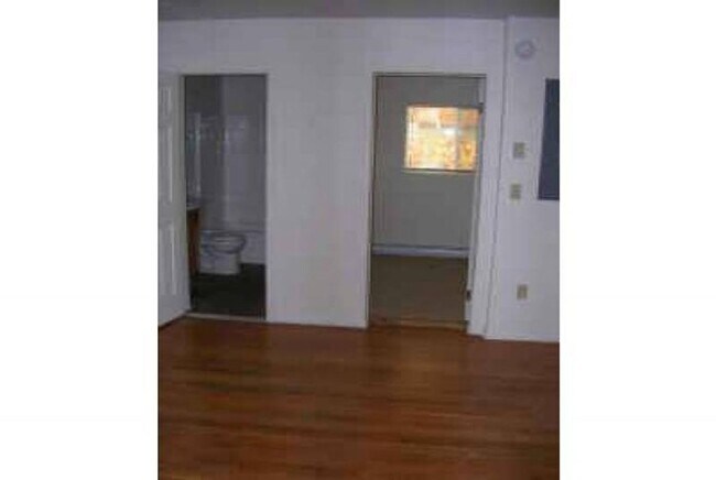 Building Photo - 202 S 11th St