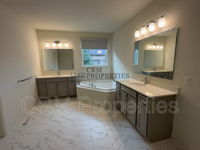 Building Photo - 411 Heritage Terrace Ln