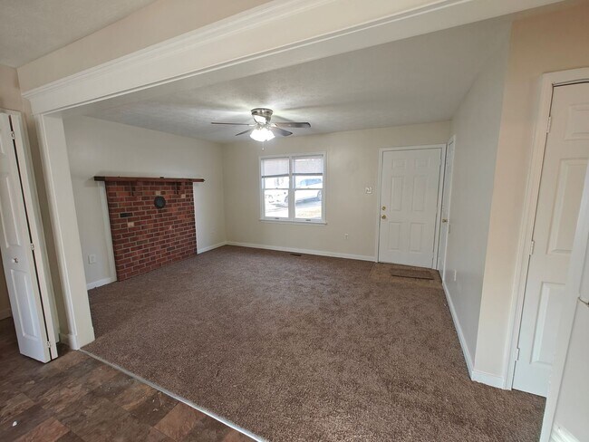 Building Photo - 3 bedroom ranch style home