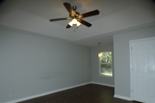 Building Photo - 4-Bedroom Home On Cul-De-Sac