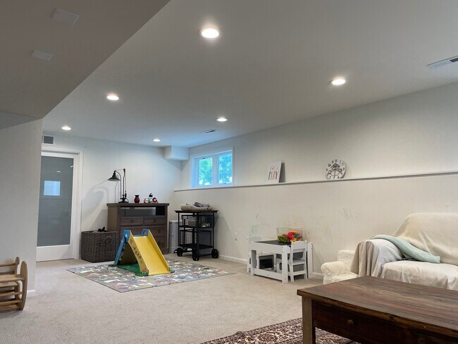 Building Photo - 708 Gingergrass Way