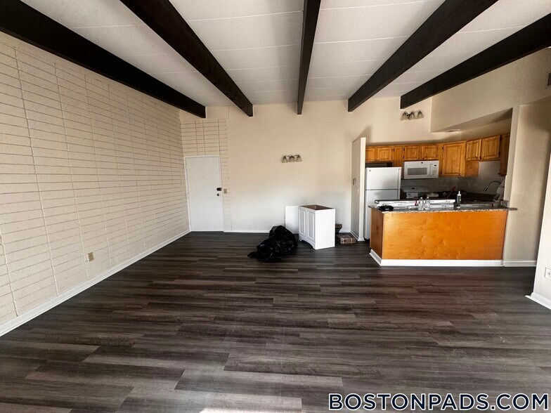 Building Photo - 16 Westgate Dr