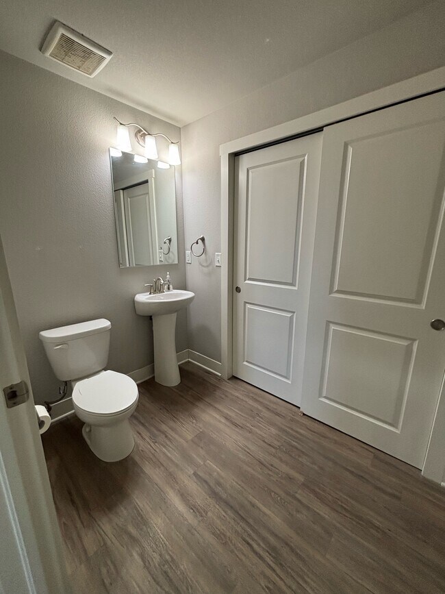 Building Photo - 6459 Orchard Park Dr