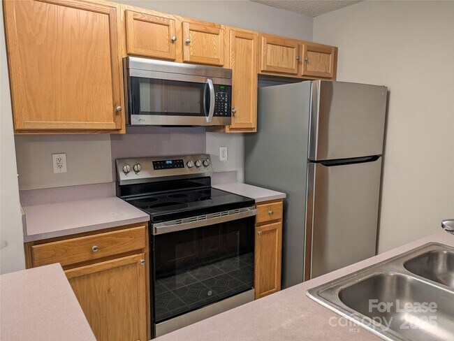 Building Photo - 152 Everett Park Dr