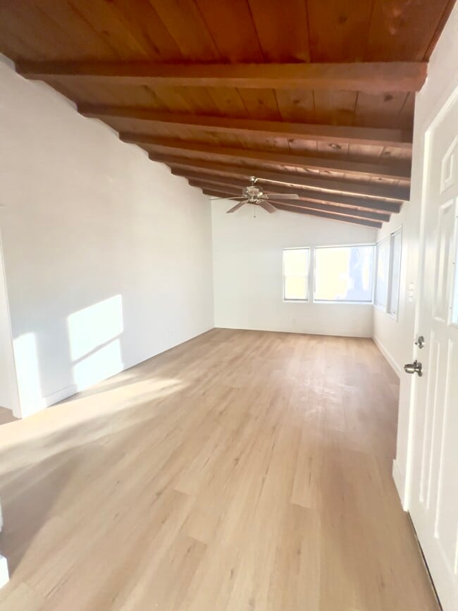 Building Photo - 106 E Avenida Ramona