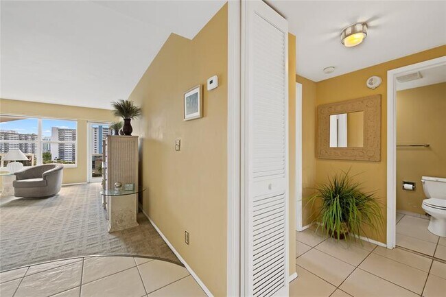 Building Photo - 3700 Galt Ocean Dr