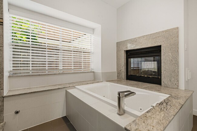 Building Photo - 14207 Woodville Gardens Dr