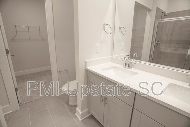 Building Photo - 35 Galley Ln