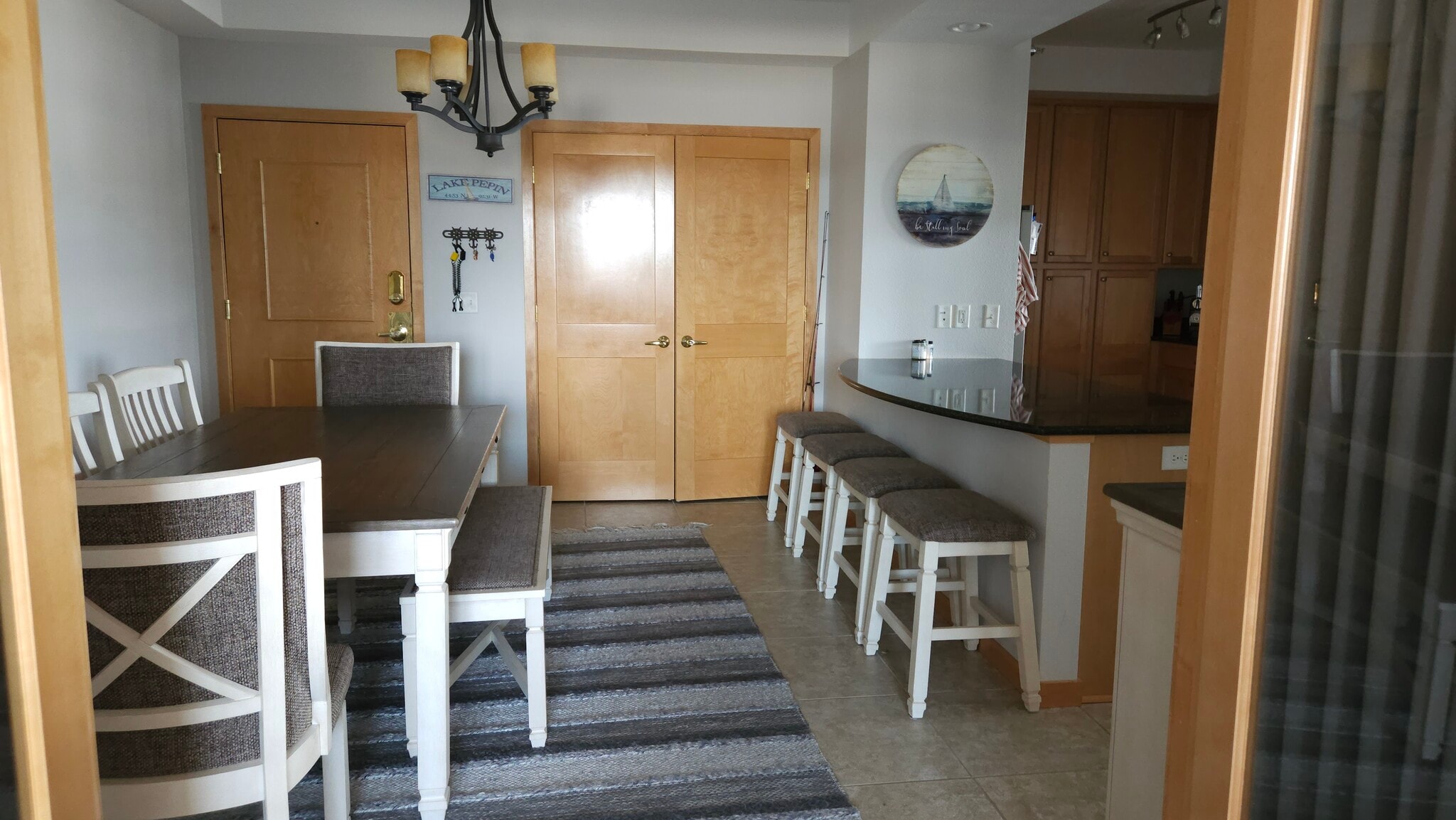 Entry, closet, dining room - 101 S Washington St