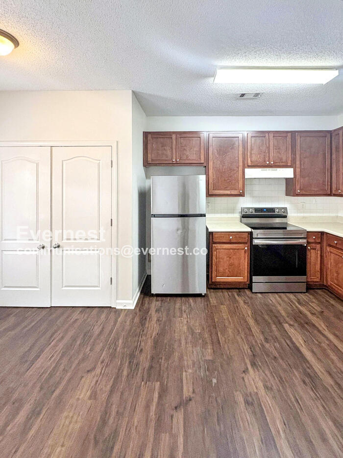 Building Photo - 8646 Thomas Ln