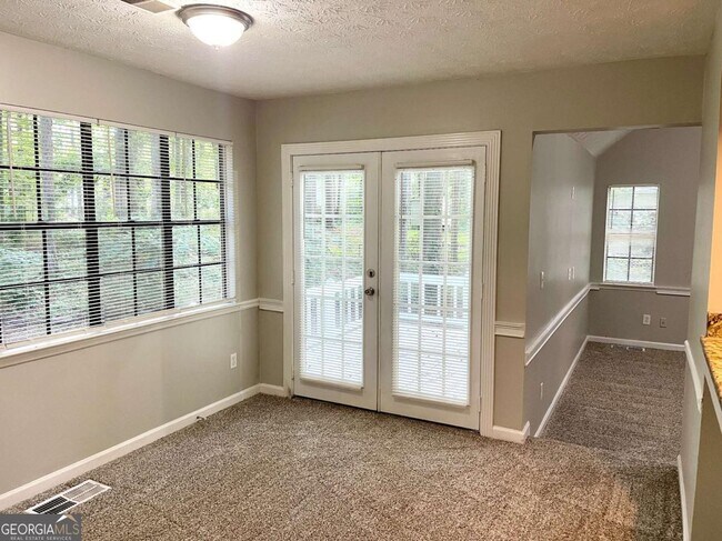 Building Photo - 415 Hillsdale Dr
