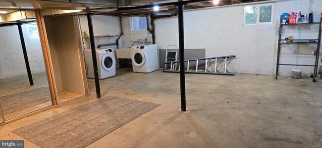 Building Photo - 8 S Hudson St