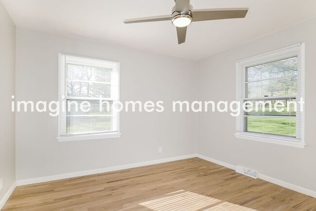 Building Photo - 307 Essen Ln