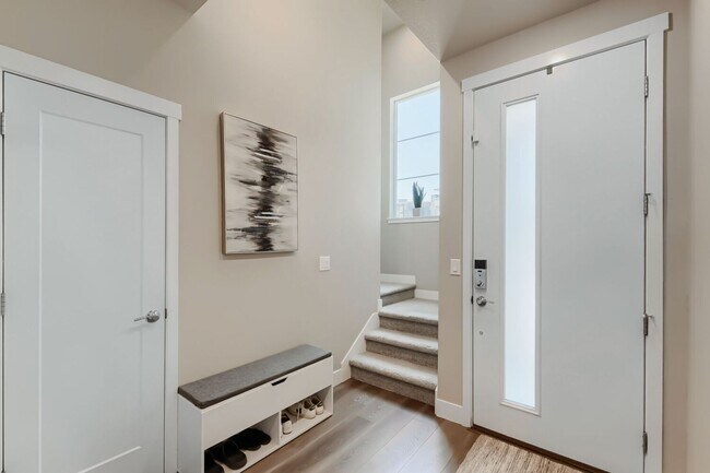 Building Photo - Modern Central Park Townhome with Rooftop Mountain Views