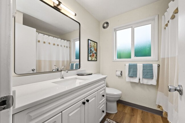 Building Photo - Beautifully updated 3 bedroom, 1 bath house in Eugene!