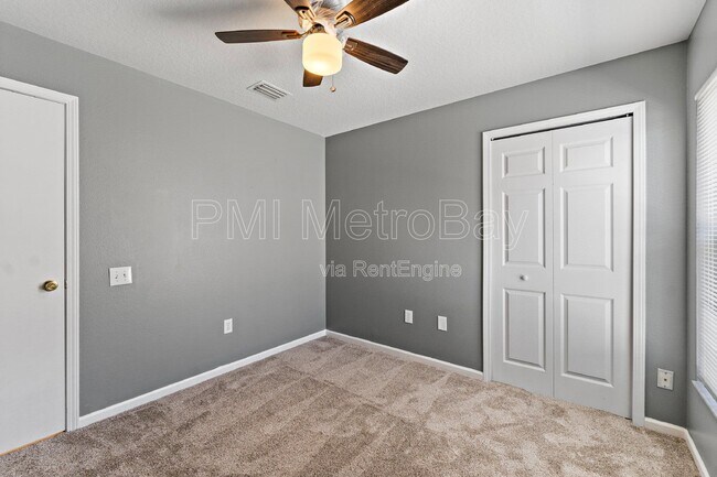 Building Photo - 1010 Summer Breeze Dr