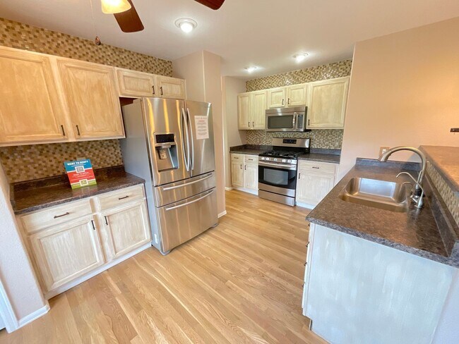 Building Photo - 4 Bedroom Home Available Near Constitution...