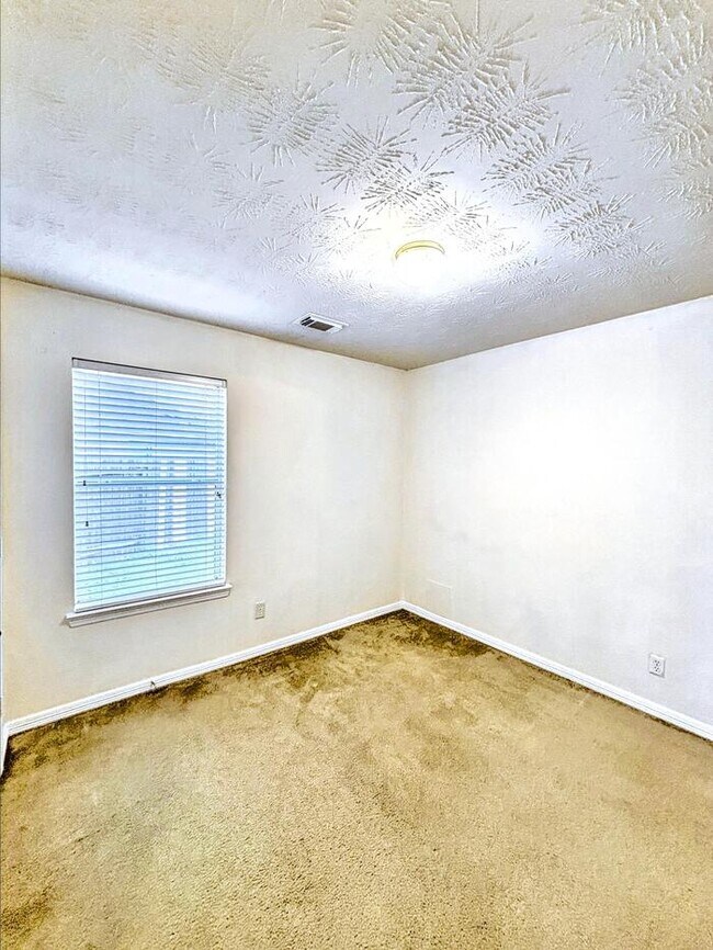 Building Photo - 4710 Kiowa Cir