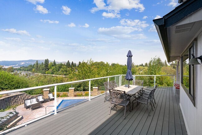 Building Photo - Stunning Home and Three Bay Shop Along Spo...