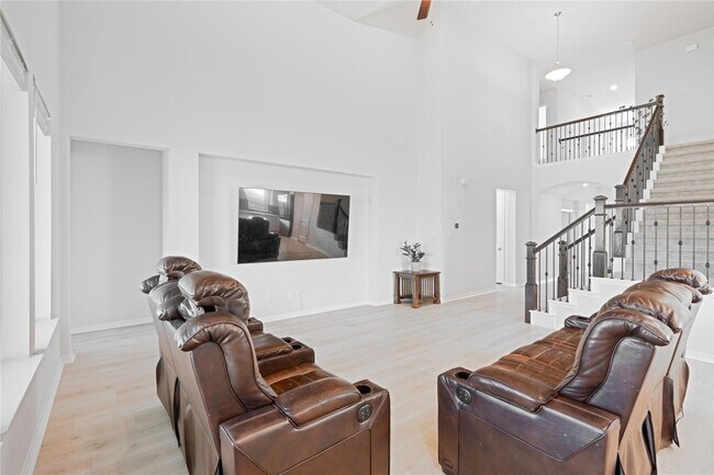 Building Photo - 213 Mira Mesa Dr