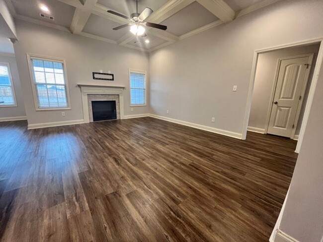 Building Photo - Charming modern 3 bedroom/ 2 bath with office