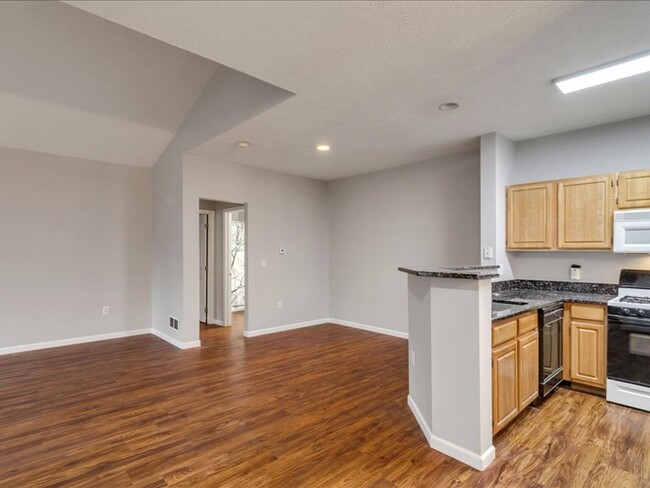 Dining Area - 534 Eagle Pointe Dr