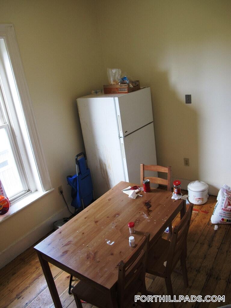 Building Photo - 227 Roxbury St