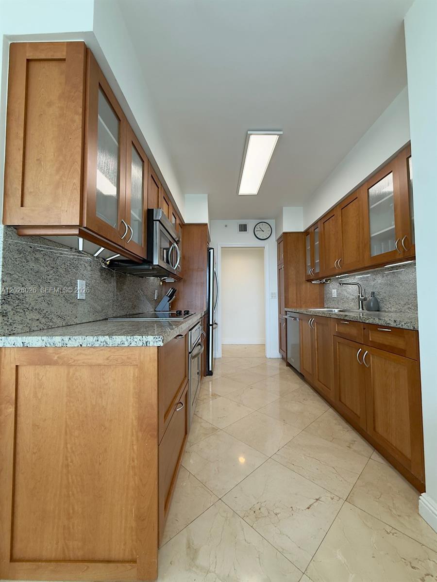 Building Photo - 16400 Collins Ave