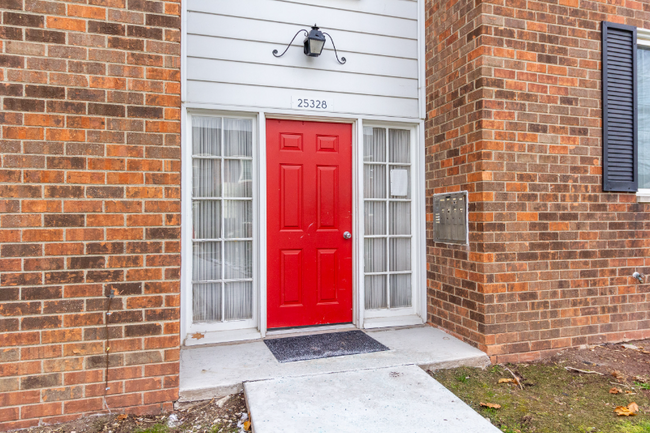 Building Photo - 25328 Shiawassee Cir