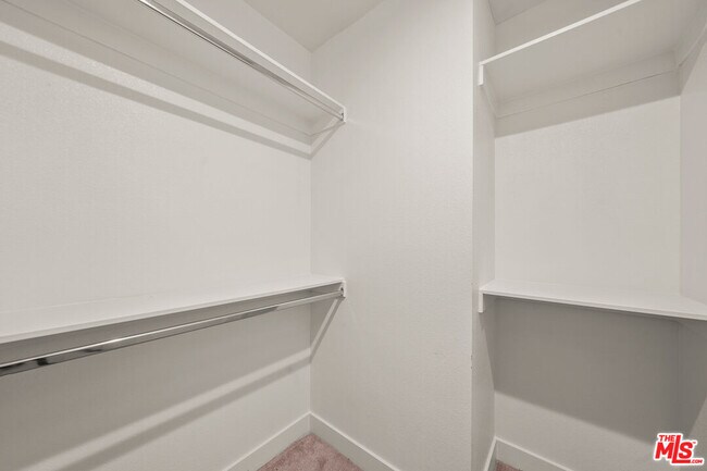 Building Photo - 1202 N Orange Grove Ave