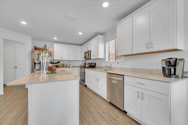 Building Photo - 14152 Calderwood St