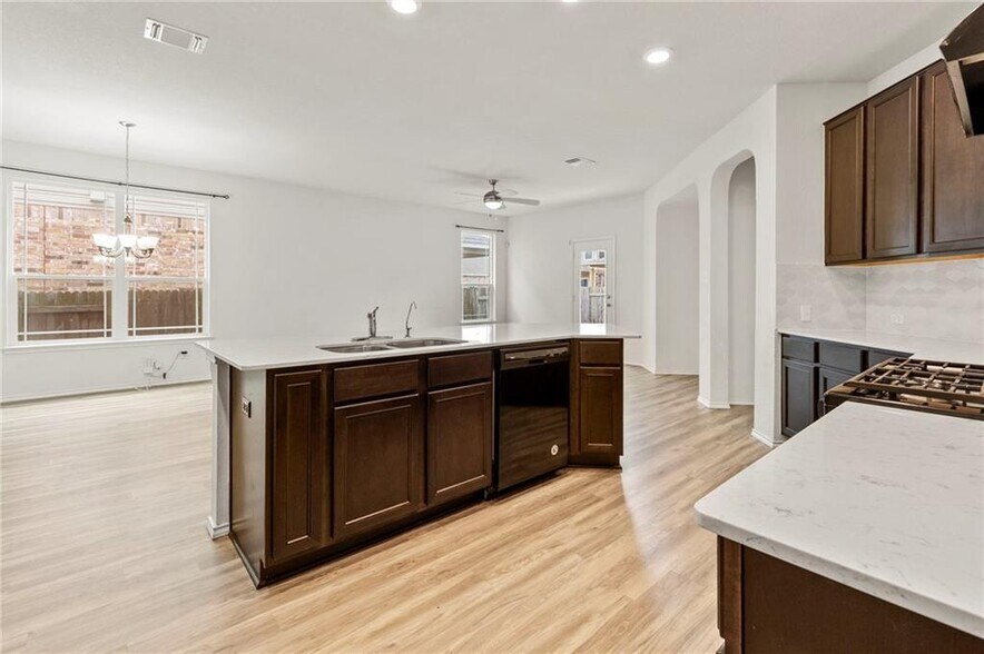 Building Photo - 201 Danablu Dr