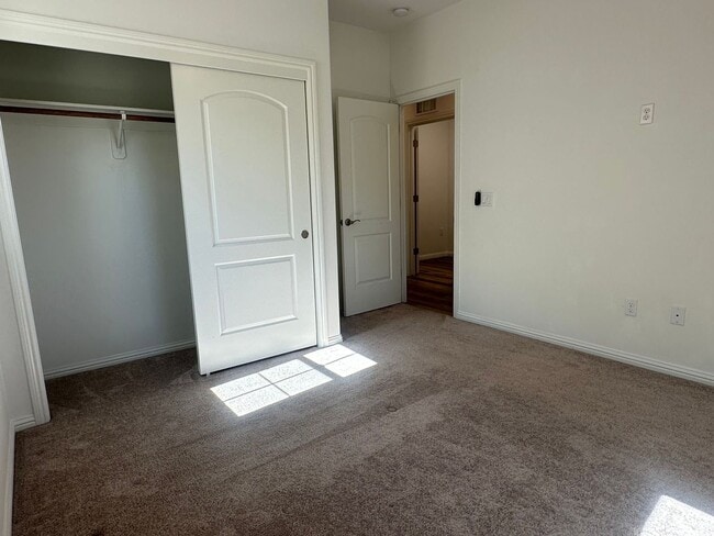 Building Photo - Seven Oaks Highgate Gated Community - READ...