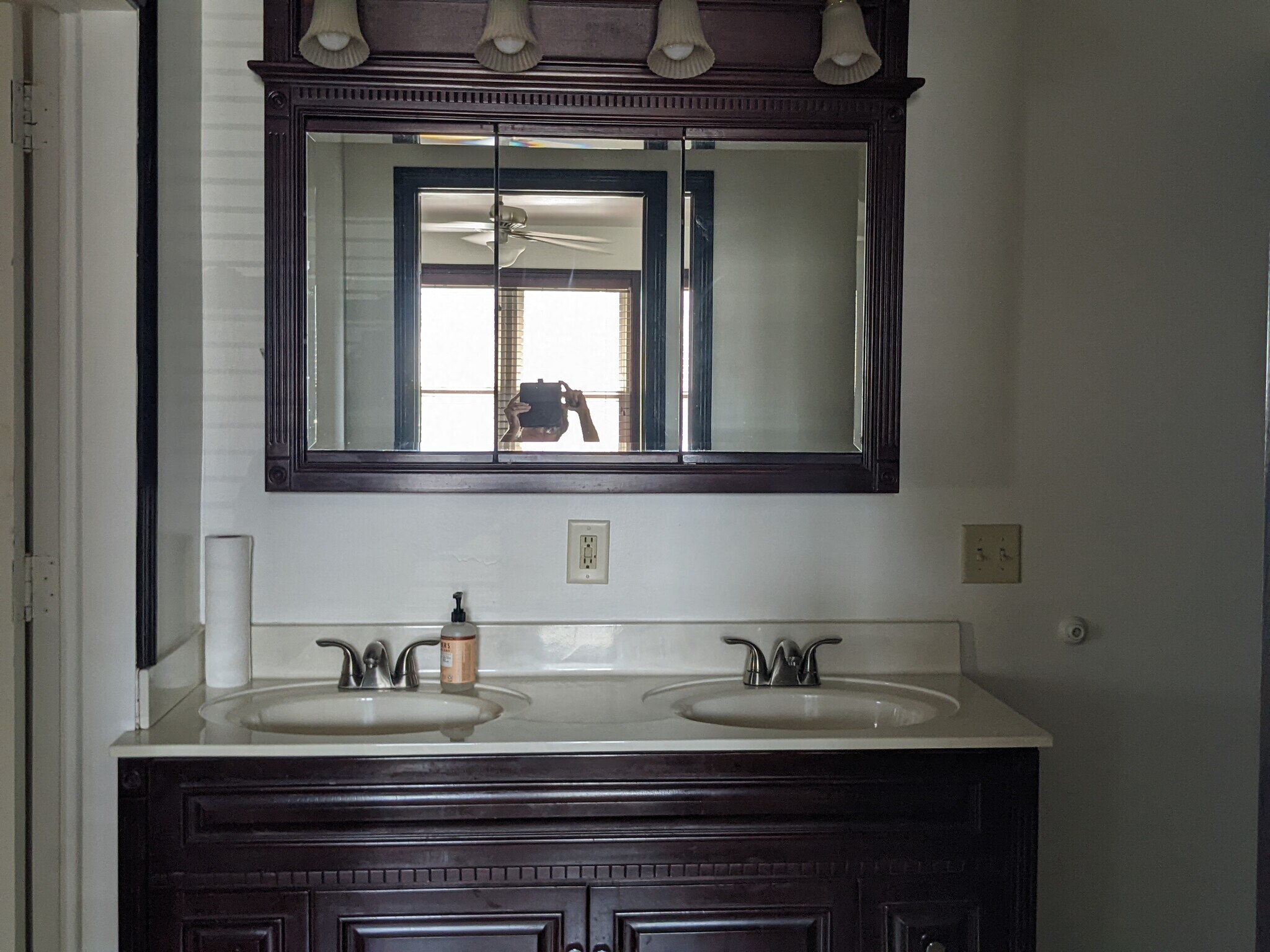 Bathroom - 613 N Chestnut St