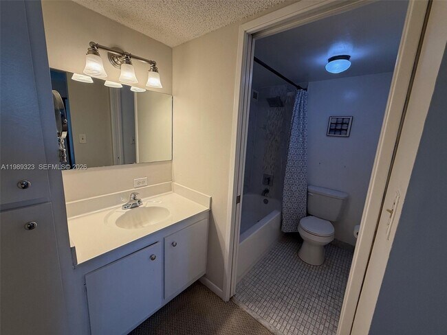 Building Photo - 17011 N Bay Rd