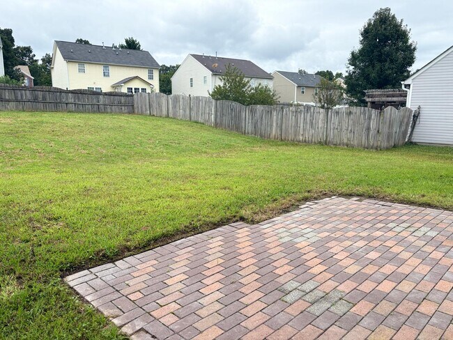 Building Photo - 2303 Highland Park Dr