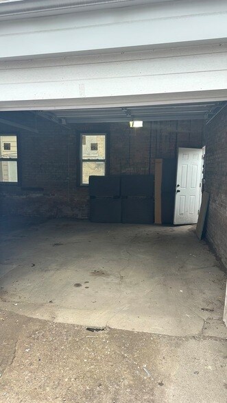 Building Photo - 6207 N Talman Ave