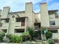 Building Photo - Available Now! GORGEOUS 1 Bedroom 1 Bath CONDO NEAR MEDICAL CENTER!