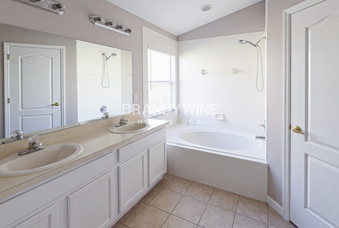 Building Photo - 3021 Merlot Way