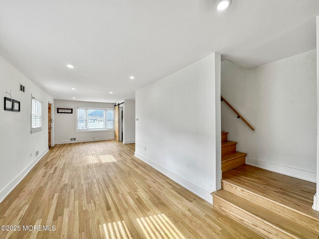 Building Photo - 543 Springdale Ave