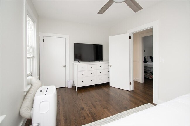 Building Photo - 33 Slocum St