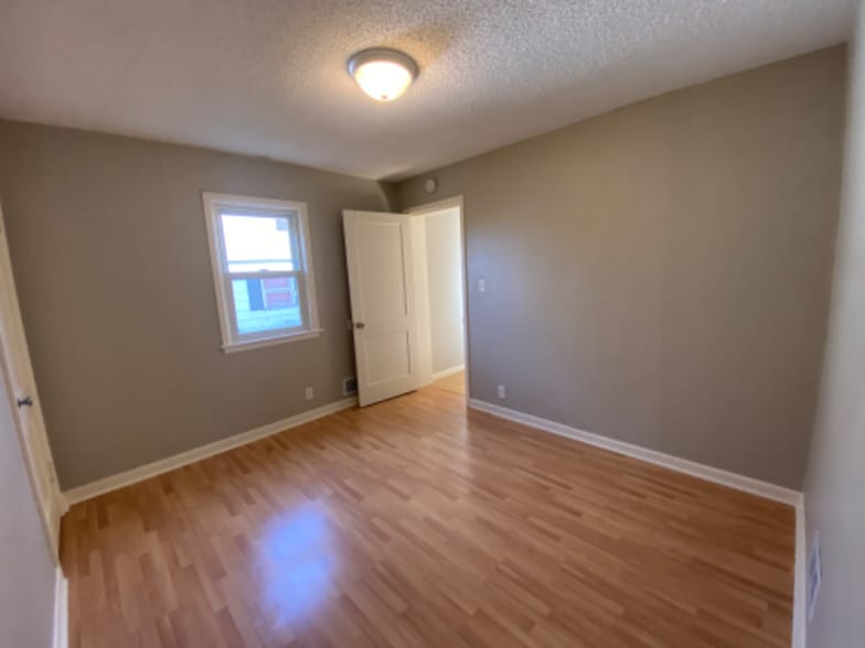 Building Photo - 813 1st Ave NE