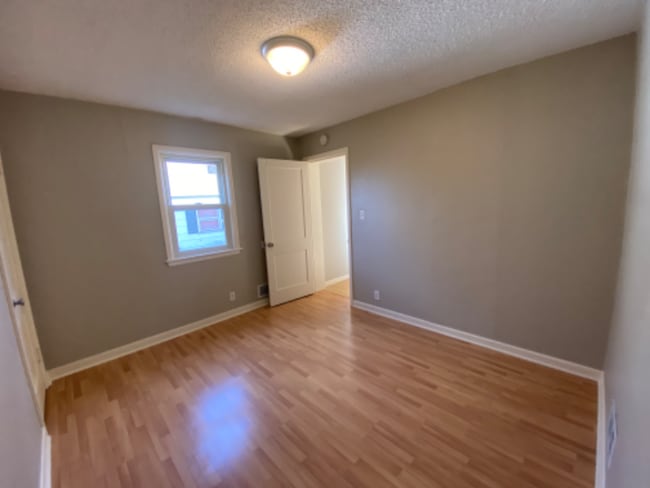Building Photo - 813 1st Ave NE