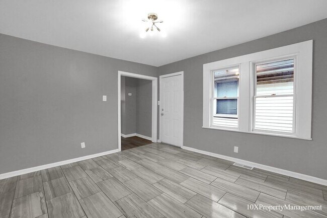 Building Photo - 280 S Warren Ave
