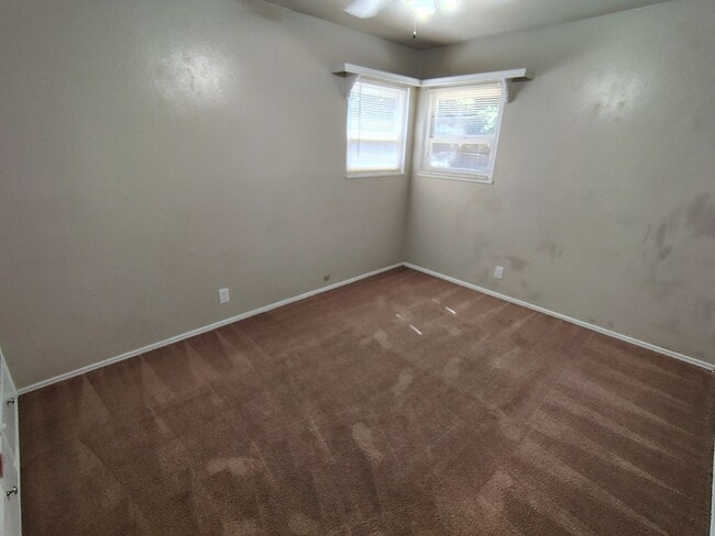 Building Photo - 1538 Maplewood Dr