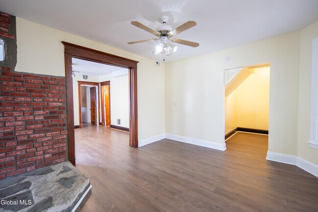 Building Photo - 22 Swan St