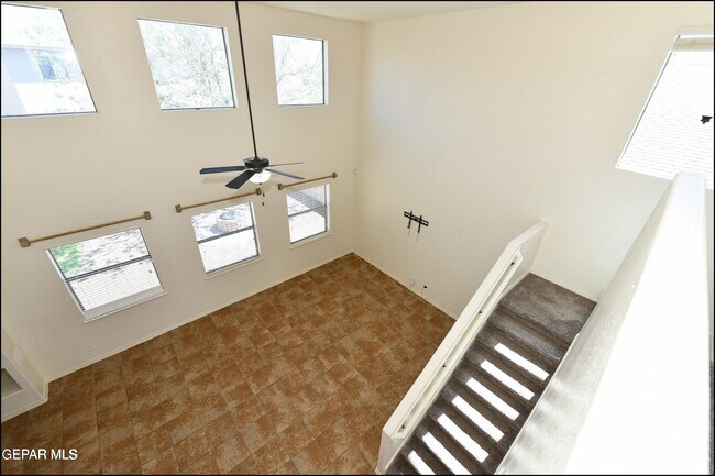 Building Photo - 14309 S Cave Ave