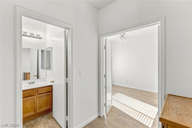 Building Photo - 10521 Angel Dreams Ave