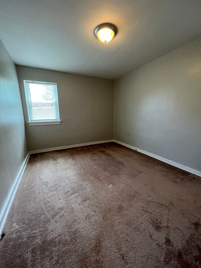 Building Photo - 1257 W 6th St