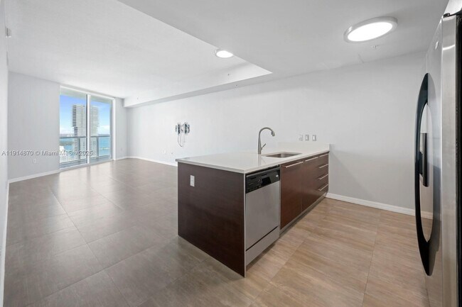 Building Photo - 1900 N Bayshore Dr